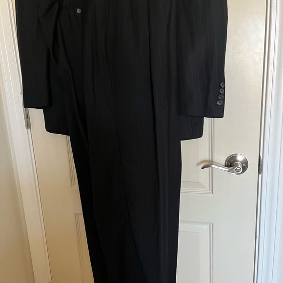 Pinstripe blazer & pair of matching slacks - Picture 6 of 7